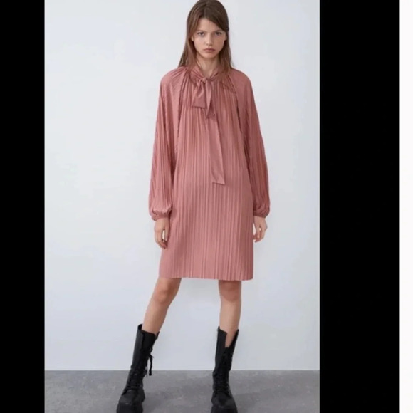 Zara Dress L Pleated Tunic Mini Long Sleeve Tie Neck Flowy Loose Shift Boho Chic - Picture 7 of 7